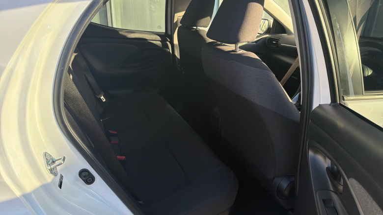 Toyota Yaris 1.5 Hybrid Design 5dr CVT Hybrid Hatchback